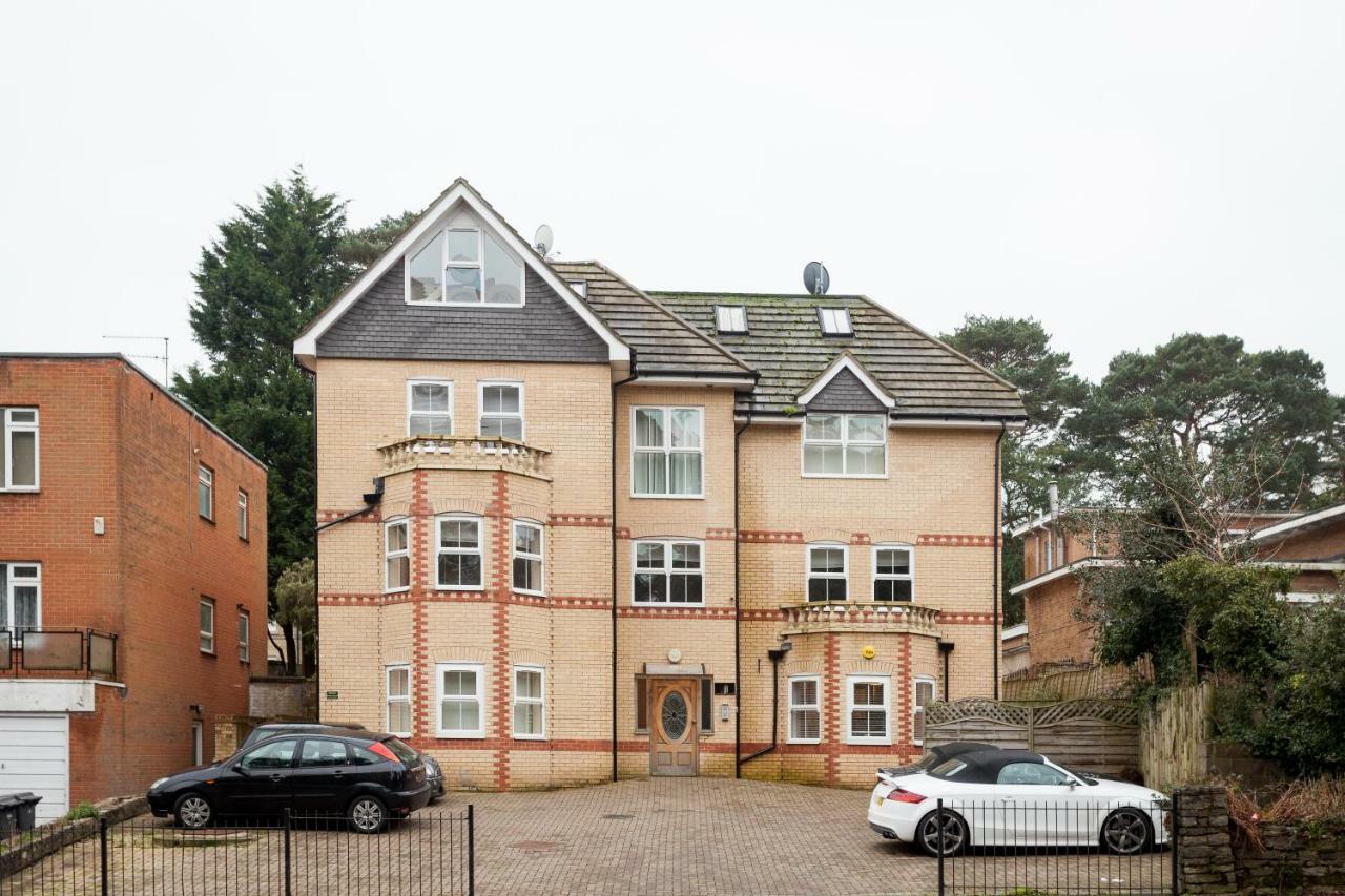 Seaside Serenity: Contemporary Apartment with Beach Access Bournemouth Exterior photo